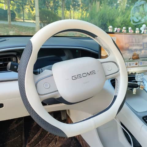 Xevaban.com ở 214 Giải Ph&oacute;ng l&agrave; đơn vị chuy&ecirc;n cung cấp đồ chơi Geely EX2, phụ kiện Geely EX2, bọc v&ocirc; lăng Geely EX2, ốp v&ocirc; lăng Geely EX2, trang tr&iacute; v&ocirc; lăng Geely EX2, bọc v&ocirc; lăng EX2, ốp v&ocirc; lăng EX2, trang tr&iacute; v&ocirc; lăng EX2, bọc v&ocirc; lăng